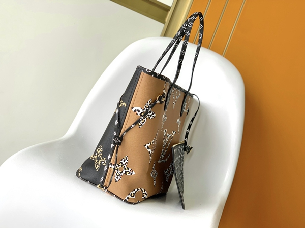 ルイヴィトンバッグ背面デザイン